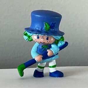 Vintage Strawberryland Miniature: Blueberry Muffin with a Rake